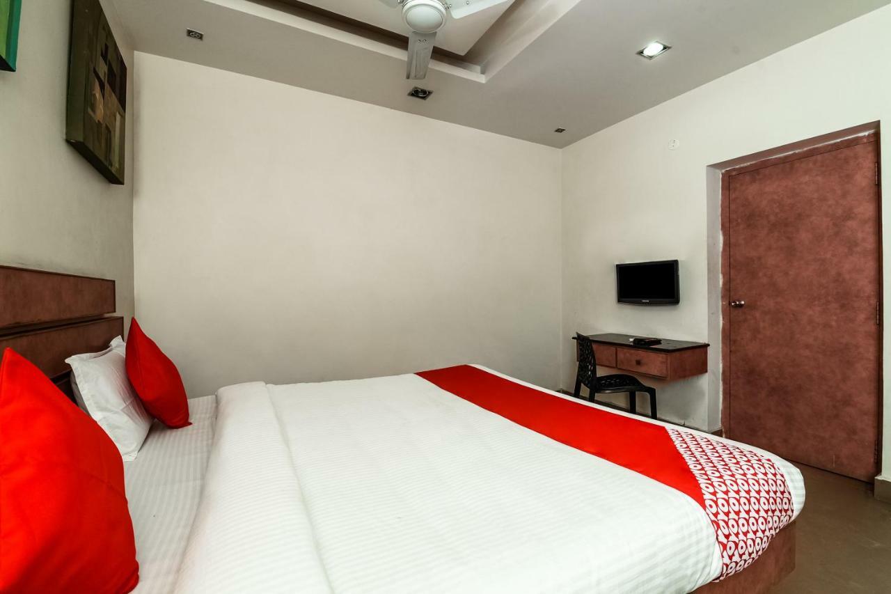 Oyo 28856 Manjeera Inn Visakhapatnam Exterior foto
